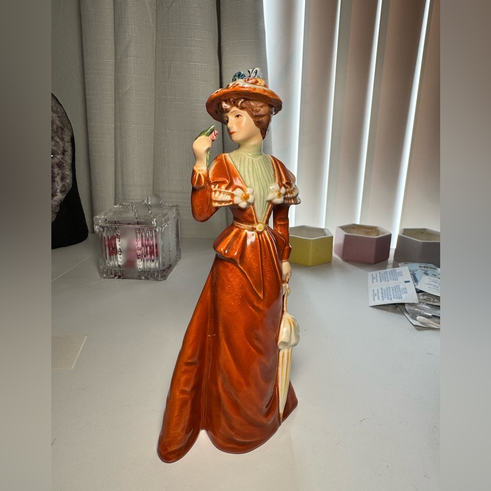 RARE Goebel W.Germany Vintage The Visitor 1894 Fashion Lady Figurine series